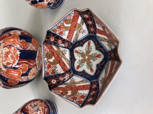 Oriental ceramics, a pair of Japanese Imari vases decorated in blue and red with flowers, un- - Image 2 of 11