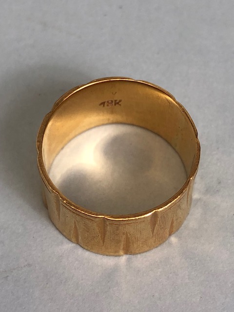 18ct Gold band size 'K' and approx 4.9g - Image 4 of 5