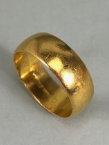 22ct Gold band size 'O' and approx 7.4g