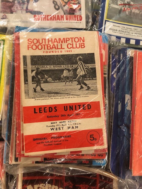 Football, sporting interest, very large quantity of vintage football programs and some fanzines from - Image 7 of 26