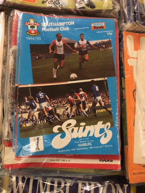 Football, sporting interest, very large quantity of vintage football programs and some fanzines from - Image 10 of 26