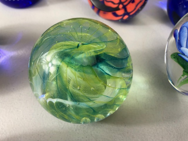 Paperweights, a collection of vintage glass paper weights of varying patterns and shapes the - Image 10 of 16