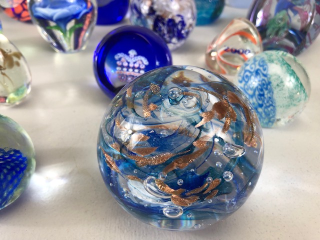 Paperweights, a collection of vintage glass paper weights of varying patterns and shapes the - Image 2 of 16