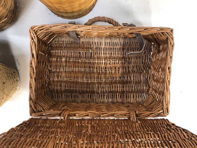 Collection of wicker items to include Fortnam & Mason Hamper baskets etc - Image 3 of 3