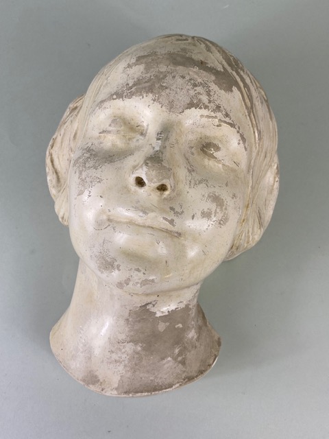 Art and Curiosity interest, The death mask L' Inconnune de la Seine (the unknown of the Seine) a