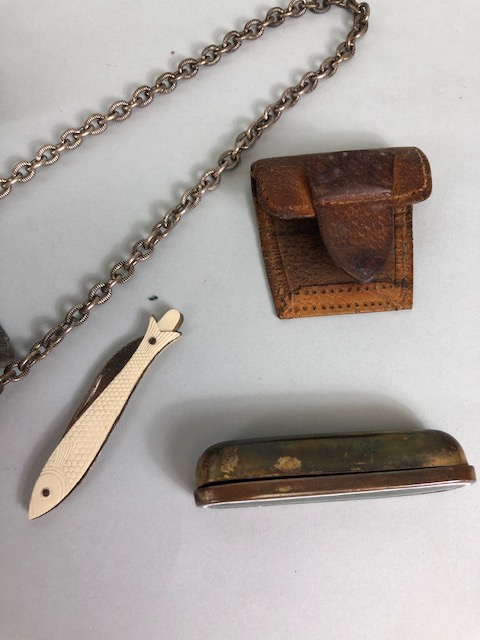 Antique curiosa, a quantity of interesting items to include a Victorian three colour metal link - Image 9 of 9