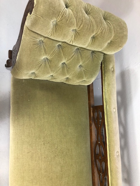 Victorian button-back chaise lounge with two matching elbow chairs - Image 7 of 13