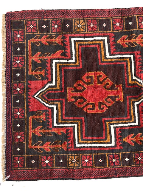 Oriental hand knotted wool carpet Baluchi geometric patterns on a dark burgundy background - Image 4 of 5