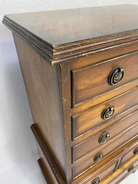 Modern nine drawer chest of drawers in a smaller size approx 82cm tall - Image 3 of 5