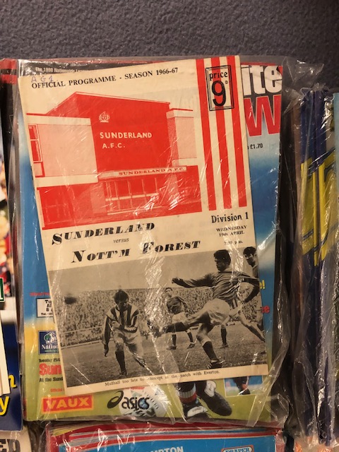 Football, sporting interest, very large quantity of vintage football programs and some fanzines from - Image 26 of 26