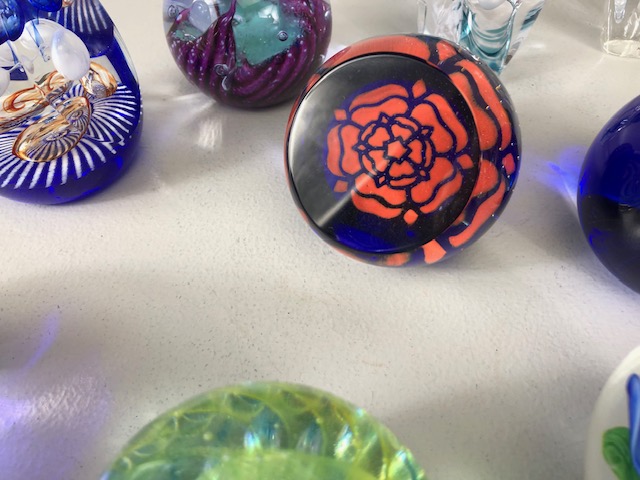 Paperweights, a collection of vintage glass paper weights of varying patterns and shapes the - Image 9 of 16