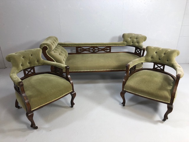 Victorian button-back chaise lounge with two matching elbow chairs