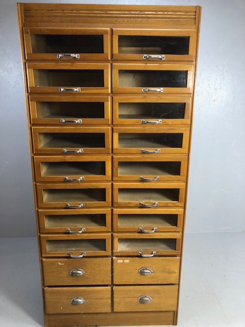 Vintage light oak haberdashery cabinet / shop keepers unit fitted with 16 glass fronted drawers - Image 7 of 14