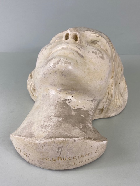 Art and Curiosity interest, The death mask L' Inconnune de la Seine (the unknown of the Seine) a - Image 2 of 7