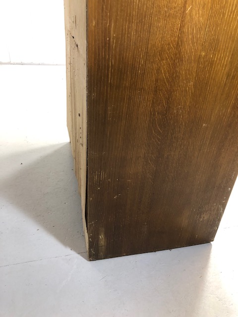 Vintage light oak haberdashery cabinet / shop keepers unit fitted with 16 glass fronted drawers - Image 12 of 14