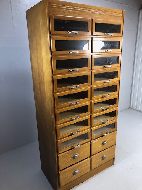 Vintage light oak haberdashery cabinet / shop keepers unit fitted with 16 glass fronted drawers - Image 2 of 14