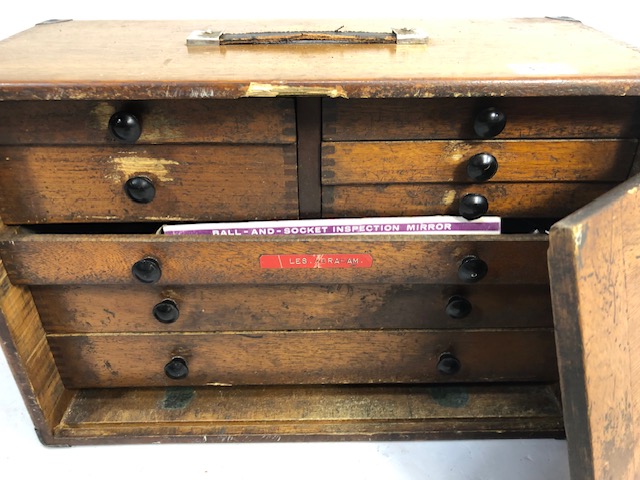 Wooden portable tool chest opening to reveal nine drawers and containing various engineering tools - Image 3 of 8