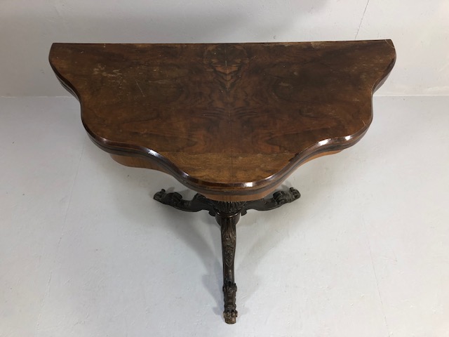 Antique folding card table with book match veneer, on carved tripod base opening to reveal green - Image 2 of 7