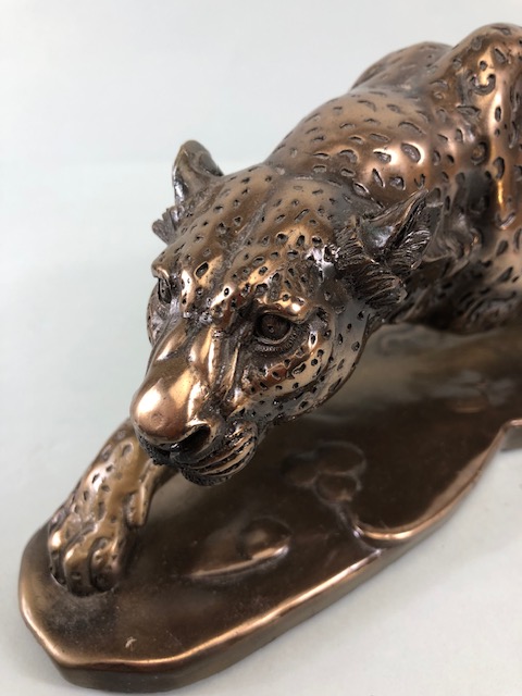 Cold Cast Bronze Big Cats: two leopards (one with damage to tail ) and a tiger, by Regency Fine arts - Image 7 of 7