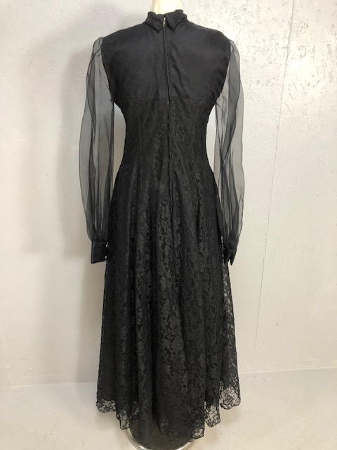Vintage clothing late 20th century full length evening dress of of black lace with chiffon - Image 5 of 6