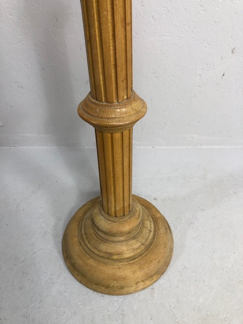 Pine Turned plant stand or torchiere approx 102cm tall - Image 3 of 5