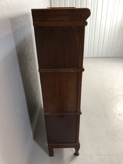 Three section Globe Wernicke bookcase with leaded glazed panel doors approx 87 x 31 x 125cm - Image 6 of 9