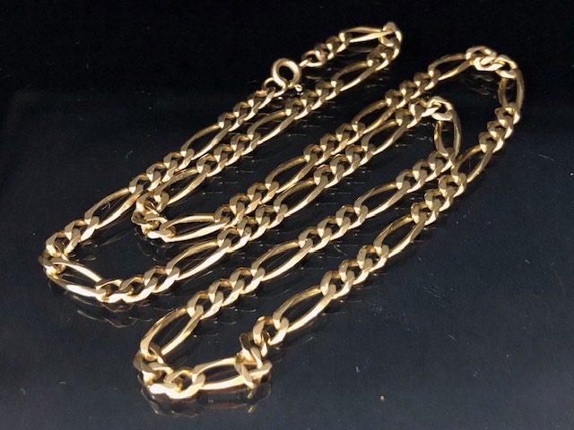9ct Gold Curb link necklace of three smaller links punctuated by a larger oval link approx 48cm in