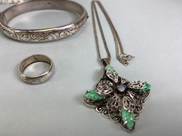 Silver hall marked jewellery and other items to include two bangles, money clip ring heart crystal - Image 8 of 9