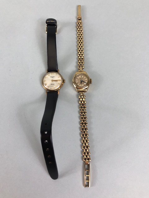 9ct gold watches, Ladies Rotary dress bracelet watch with MOP dial winds and runs approximately 19cm - Image 2 of 10