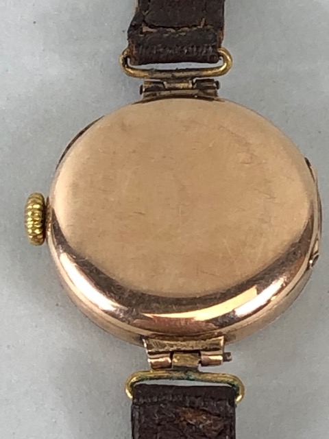 9ct Gold Ladies early 20th century round wrist watch on leather strap approximately 14.86g - Image 3 of 9