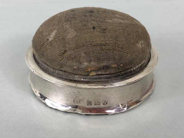 Silver Hallmarked pin box, silver top glass vanity pot, two button hooks and powder pot, five - Image 4 of 8