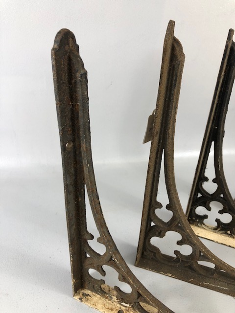 Victorian cast iron gothic revival brackets (4) all with a quatrefoil design each approximately 29 x - Image 3 of 5