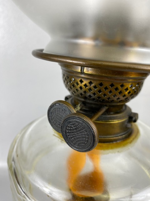 Antique Oil Lamp, Brass twisted column base with clear glass reservoir frosted etched glass shade - Image 5 of 7