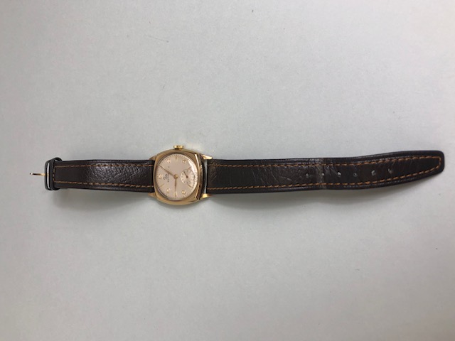 9ct Gold watch by RECORD square face with subsidiary dial at 6pm winds runs and sets on leather - Image 2 of 8