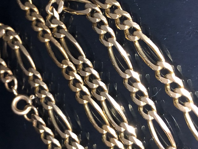 9ct Gold Curb link necklace of three smaller links punctuated by a larger oval link approx 48cm in - Image 2 of 5