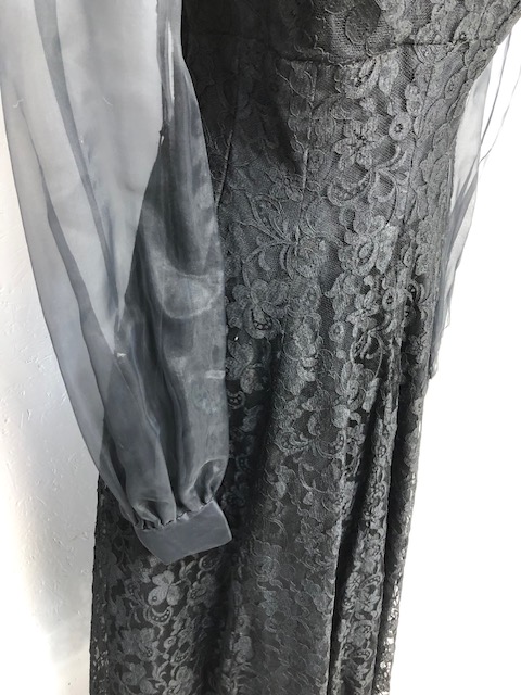 Vintage clothing late 20th century full length evening dress of of black lace with chiffon - Image 3 of 6