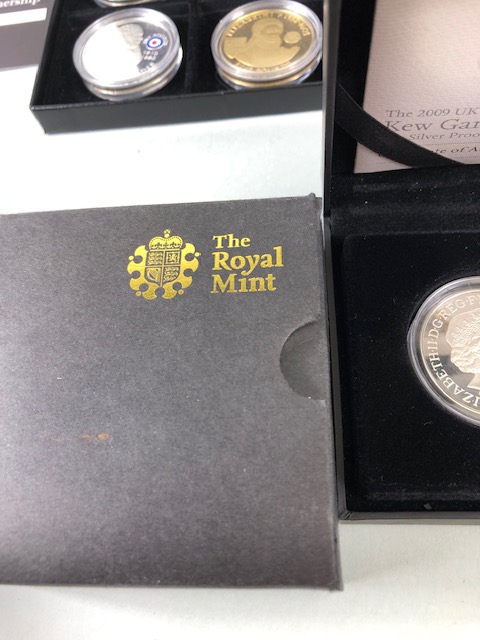 Coins, collection of British collectable commemorative coins, to include royal Mint classic car - Image 9 of 10