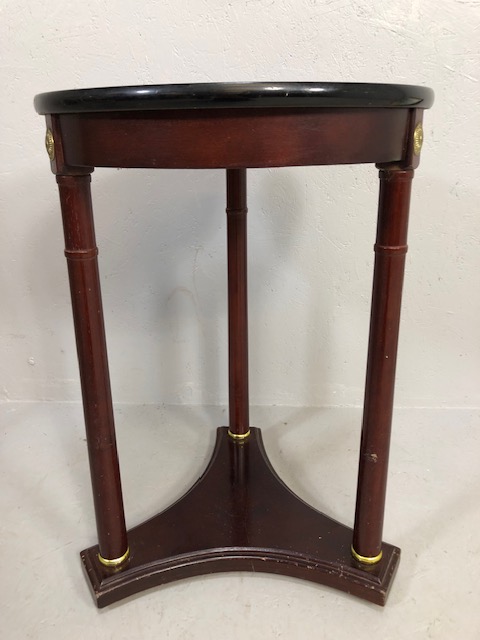 Reproduction 18th century three column occasional table with faux green marble top approximately - Image 2 of 5