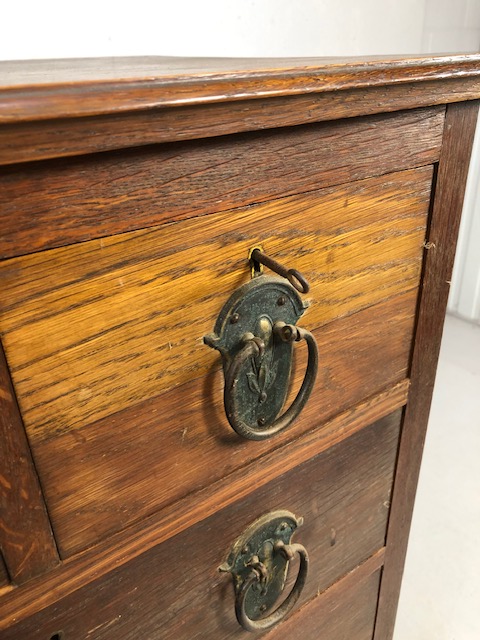 Antique Furniture, Arts and crafts style tall oak chest of drawers, run of four drawers with two - Image 3 of 6