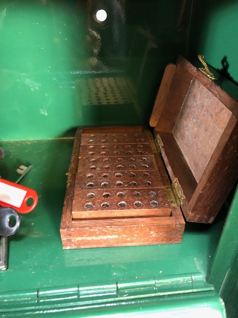 Gun storage cabinet, steel with dark green enamel paint finish, single right hand door, space for - Image 7 of 7