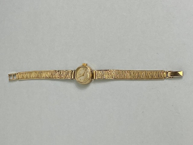 9ct gold vintage 1960s ladies OMEGA wrist watch on 9ct gold bark finish bracelet total length - Image 4 of 14