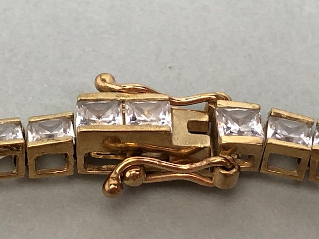 9ct Gold Tennis style bracelet marked 375 CZ and approx 19cm in length total weight 9.9g - Image 6 of 9