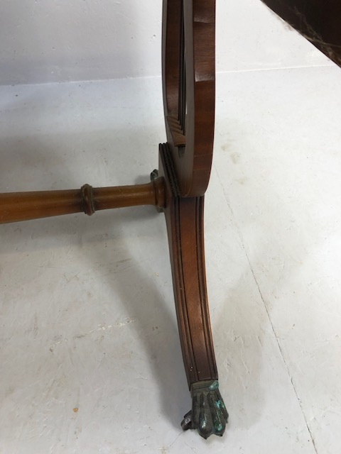 Reproduction regency style side table, leather insert top with drop down leaves supported at the - Image 9 of 9