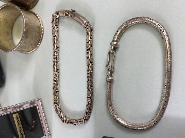 Quantity of silver items to include cigar cutter, napkin rings, bracelet's etc - Image 10 of 11