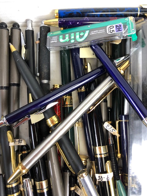 Vintage Pens, large quantity of quality ball point pens fountain pens and propelling pencils, the - Image 5 of 10