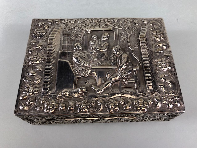 Edwardian 1904 Silver hallmarked velvet lined box, with hinged lid and repousse design, depicting - Image 3 of 7