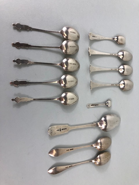 Silver Hallmarked spoons to include apostle, fancy and salt, 13 items approximately 131.3g - Image 6 of 9