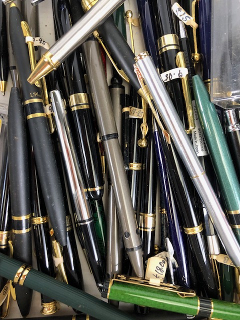 Vintage Pens, large quantity of quality ball point pens fountain pens and propelling pencils, the - Image 4 of 10