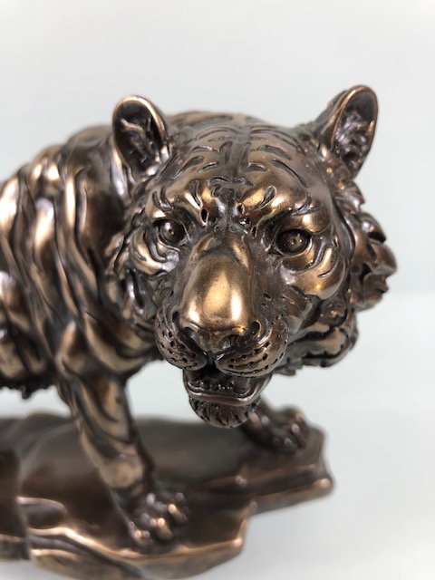Cold Cast Bronze Big Cats: two leopards (one with damage to tail ) and a tiger, by Regency Fine arts - Image 5 of 7
