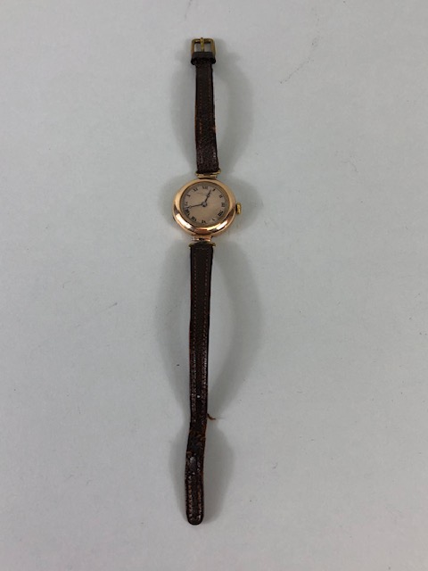 9ct Gold Ladies early 20th century round wrist watch on leather strap approximately 14.86g - Image 4 of 9